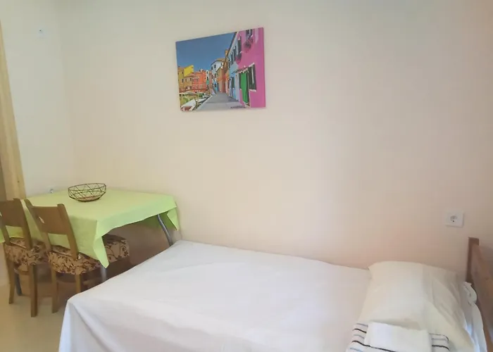 Diogenis Ground Lefkas Apolpaina