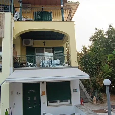 Diogenis Ground Lefkada At Vardas * Apolpaina